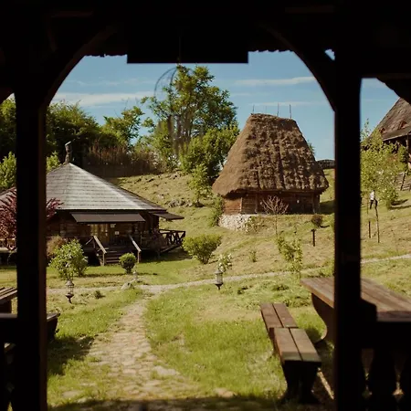 Raven's Nest - The Hidden Village, Transylvania - Romania Guest house Sub Piatra
