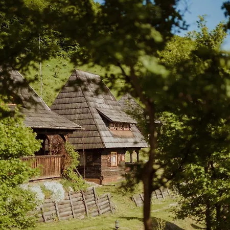 Guest house Raven's Nest - The Hidden Village, Transylvania - Romania Sub Piatra